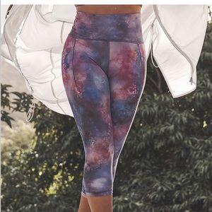 Supernova stash pocket II Athleta crops